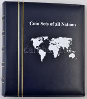 Használt, kék Leuchtturm négygyűrűs Coin Sets of all Nations mappa, 11db nagyrészt sérült kettes osztású berakólappal, papuccsal