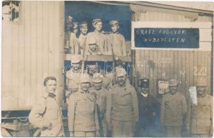 cca 1917-1918 Orosz hadifoglyok Budapesten, fotólap, 9x14 cm / Russian prisoners of war, photocard, 9x14 cm