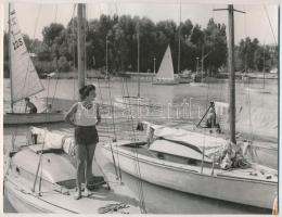 cca 1970 Balatoni fényképek, 4 db vintage fotó, egy jelzett, 18x24 cm és 17x22 cm közötti méretekben