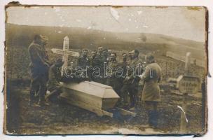 1917 június 21. Bujtor János őrmester búcsúztatása, temetése, kartonra ragasztva, 9x14 cm