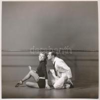 cca 1950 Balett próbán, vintage fotó, 18x18 cm