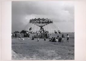 cca 1960 Körhinta, 3 Ft egy menet, korabeli negatívról készült mai nagyítás 18x25 cm-es fotópapírra