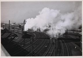 cca 1940 Budapest, a Nyugati pályaudvarhoz vezető sínek a Ferdinánd hídról, 2 db korabeli negatívról...