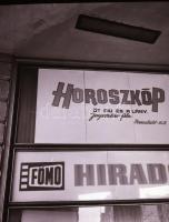 1970 Budapest, a Fővárosi Moziüzemi Vállalat (FŐMO) hirdető oszlopai, kirakatai, plakátjai az új fil...