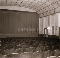 1973 Budapest, Tétény mozi kívül-belül, 6 db szabadon felhasználható negatív, 6x7 cm