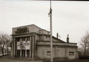 1973 Budapest, Széchenyi mozi kívül-belül, 7 db szabadon felhasználható negatív, 6x7 cm
