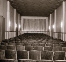 1973 Budapest, Széchenyi mozi kívül-belül, 7 db szabadon felhasználható negatív, 6x7 cm