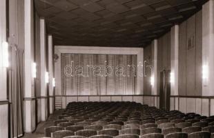 1973 Budapest, Széchenyi mozi kívül-belül, 7 db szabadon felhasználható negatív, 6x7 cm