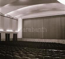 1973 Budapest, Madách mozi kívül-belül, 6 db szabadon felhasználható negatív, 6x7 cm