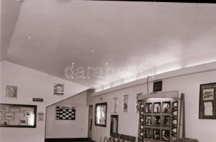 1973 Budapest, Madách mozi kívül-belül, 6 db szabadon felhasználható negatív, 6x7 cm