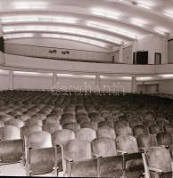 1973 Budapest, Madách mozi kívül-belül, 6 db szabadon felhasználható negatív, 6x7 cm