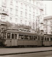 1969 Budapesti villamosok új filmek reklámjával, 3 db szabadon felhasználható negatív, 6x6 cm