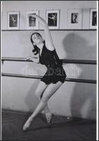 cca 1965 Balettórán, korabeli negatívról készült modern nagyítás, 25x18 cm