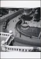 cca 1937 Budapest, 19-es villamos az Erzsébet híd budai hídfőjénél, korabeli negatívról készült modern nagyítás, 25x18 cm-es fotópapíron