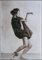 Szentpál Olga (1895-1968) mozgásművészeti iskolájának archívumában fellelt vintage fotó másolata, mai nagyítás, 25x18 cm