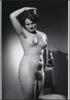 cca 1950 Demeter Károly (1892-1983) fényképész műtermi aktfelvétele, a szerző hagyatékában levő negatívról készült mai nagyítás, 25x18 cm