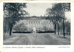 Budapest VIII. Ludovika Akadámia, Névtelen Hősök emlékműve (vágott / cut)