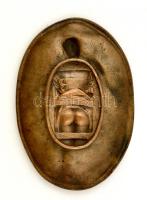 Szüreti jelenetes humoros-erotikus réz falidísz, 15×10×2,5 cm