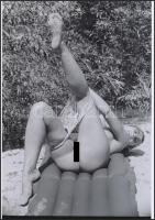 cca 1972 Naaaaa, ne nézz ide! Finoman erotikus fénykép, korabeli negatívról készült mai nagyítás, 25x18 cm / erotic photo, 25x18 cm