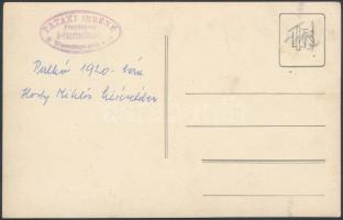 1920 Horthy Miklós(1868-1957) és kísérete, feliratozott fotólap, 9x13 cm