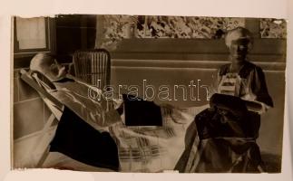 cca 1920 Egy jómódú családról szóló privát felvételek, 21 db üveglemez negatív, 8x14 cm