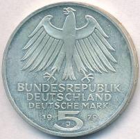 NSZK 1979J 5M Ag "Német Régészeti Intézet 150. évfordulója" T:2 kis patina 
GFR 1979J 5 M...