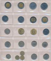 254db-os vegyes külföldi fémpénz tétel albumba rendezve, közte Franciaország, Jugoszlávia, Olaszorsz...