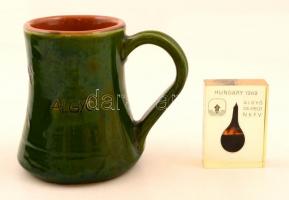 "Szeged - Algyő, 1965-1985" feliratú mázas kerámia korsó, jelzett, apró kopásnyomokkal, m:...