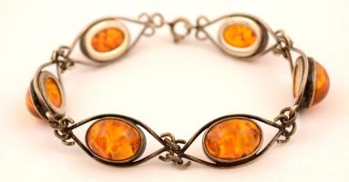 Borostyánnal díszített ezüst(Ag) karkötő, jelzett, h: 17 cm, br: 13,5 g