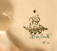 Kispesti porcelán babázó lány, kézzel festett, jelzett, hibátlan, m: 9,5 cm