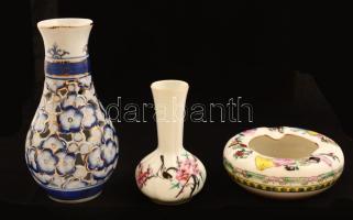 Kis kínai porcelán tétel: hamutartó, kézzel festett, jelzett, kopásnyomokkal, d: 11 cm + kisváza, kézzel festett, jelzett, kis kopásnyomokkal, m: 10,5 cm + kékfestéses áttört váza, kézzel festett, jelzett, kopásnyomokkal, m: 15 cm, összesen 3 db