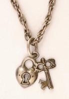 Ezüst(Ag) nyaklánc, apró medállal, jelzett, h: 52 cm, nettó: 7,1 g