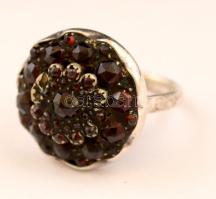 Ezüst(Ag) gyűrű, hiányos kőberakással, jelzés nélkül, méret: 54, br: 7 g