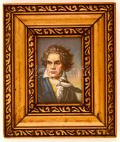 Olvashatatlan jelzéssel: Férfi portré. Selyemre festett, üvegezett keretben, 14×10 cm