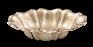 Ezüst(Ag) ovális hullámos peremű tálka, jelzett, 7x6 cm, nettó: 17,2 g