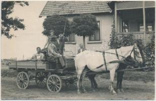 1943 Lovaskocsi, vidéki életkép, fotólap, 9x14 cm
