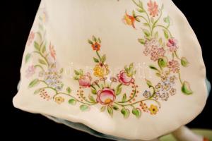 Zsolnay porcelán néptáncos lány, kézzel festett, jelzett, nagyon apró kopásnyomokkal, m: 22,5 cm