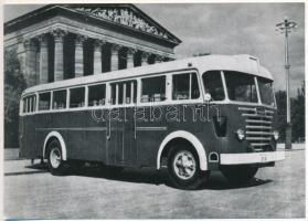 Ikarusz autóbusz a Hősök terén, utólagos előhívás, 10x15 cm