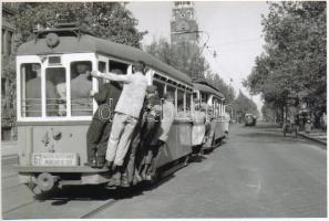 cca 1949 Budapest, A 67-es villamos a Thököly úton, utólagos előhívás, 10x15 cm