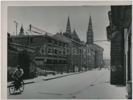 cca 1960 Szeged, Építkezés az Oskola utcában, hátoldalon feliratozva, 18x24 cm