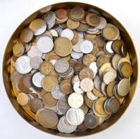 Vegyes magyar és külföldi fémpénz tétel, ~1,6kg összsúlyban, két fémdobozban T:vegyes