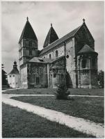 A zsámbéki templom romjai és a jáki templom, 2 db fotó, hátoldalon feliratozva, 22x16 és 23x17 cm