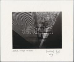 1983 Jankovszky György(1946-): New York, World Trade Center, feliratozva, aláírt, pecséttel jelzett, kartonra kasírozva, 13x17 cm