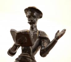 Jelzés nélkül: Don Quijote olvas. Festett spiáter, m:15,5 cm