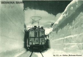Bernina-Bahn im 3,5 m tiefen Schnee-Kanal (cut)