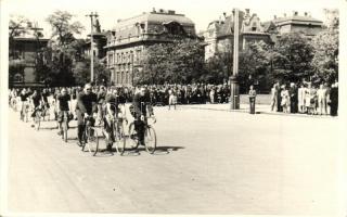 1943 Budapest XIV. Hősök tere, kerékpáros ünnepség, photo