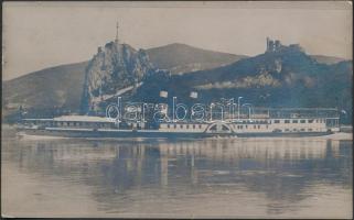 cca 1920 A Szent István gőzhajó Dévénynél, háttérben az Árpád-szobor. Fotó, hátoldalán feliratozva, könyvtári bejegyzéssel / Hungarian steamship by Devín, 8×13 cm