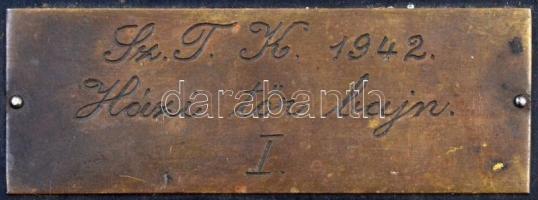 1942. "Szegedi Testgyakorlók Köre 1912" fém emlékérem, falapra rögzítve, rajta gravírozott...