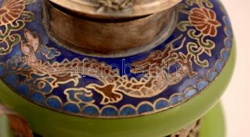 Jádéval és rekeszzománccal díszített fém teáskanna, tetején apró majomfigurával, m: 12 cm