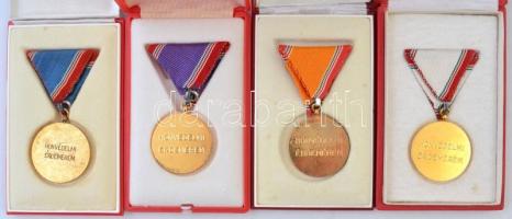 ~1970-1980. "Honvédelmi Érdemérem" aranyozott fém kitüntetés mellszalagon (4xklf), 20,25,3...